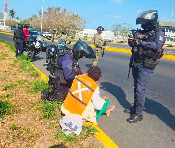 ¡MUJER RECOSTADA SOBRE LA MALEZA PUSO EN ALERTA A LAS AUTORIDADES!