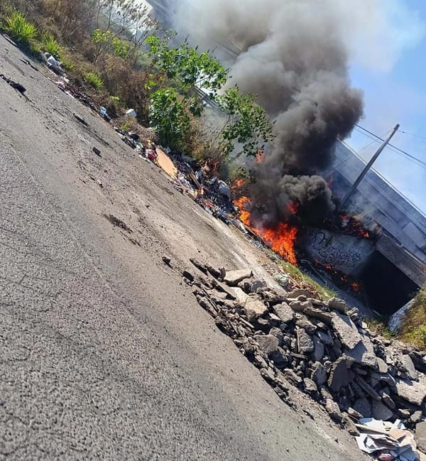 ¡SE QUEMA PASTIZAL Y TIRADERO DE BASURA EN RÍO MEDIO!