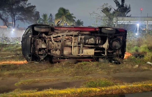 ¡SE LO COMIÓ LA CURVA MOJADA!