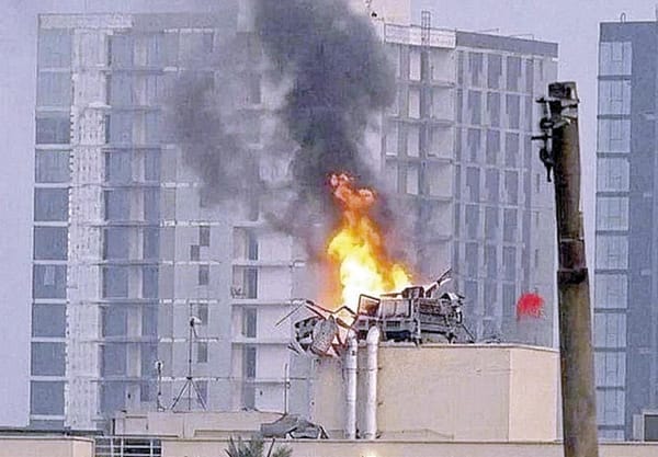 ¡IMPACTA DRON EN EMBAJADA DE EU EN IRAK; HAY TRES MUERTOS! - *Es una de las mayores instalaciones diplomáticas de EU en el mundo