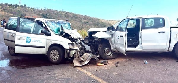 ¡MUEREN TRABAJADORES DEL TEC DE CERRO AZUL! - BRUTAL ENCONTRONAZO EN LA CARRETERA CARDEL-POZA RICA