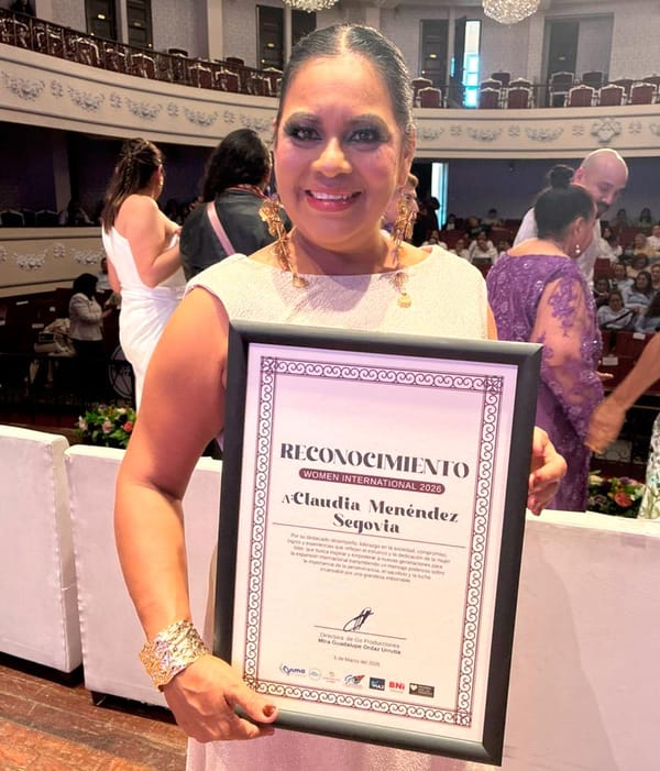 RECONOCEN LA TRAYECTORIA ARTÍSTICA DE LA CANTANTE VERACRUZANA CLAUDIA MENÉNDEZ