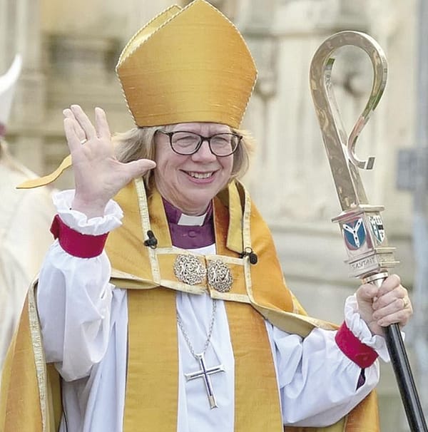 ¡EX ENFERMERA ONCOLÓGICA ES INVESTIDA COMO LA PRIMERA ARZOBISPA DE CANTERBURY!