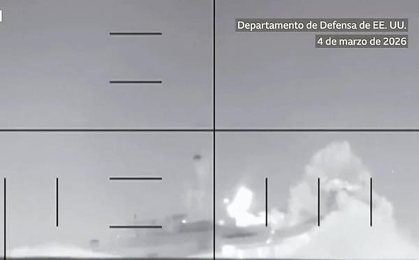 ¡HUNDE SUBMARINO DE EEUU BUQUE MILITAR IRANI CON MÁS DE 100 TRIPULANTES A BORDO!