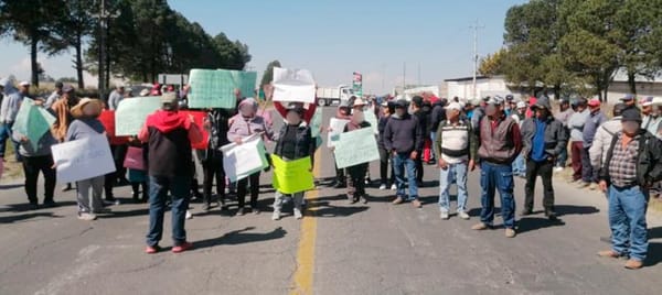 ¡BLOQUEAN CARRETERA PEROTE-PUEBLA!