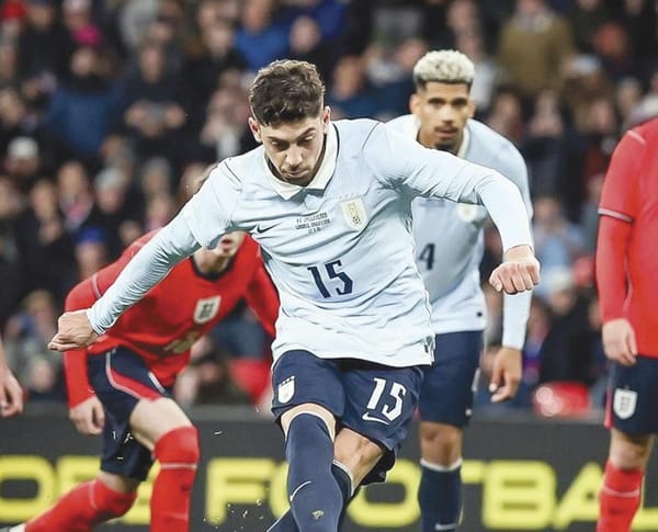 ¡VALVERDE SALVA A URUGUAY CON AGÓNICO EMPATE ANTE INGLATERRA!