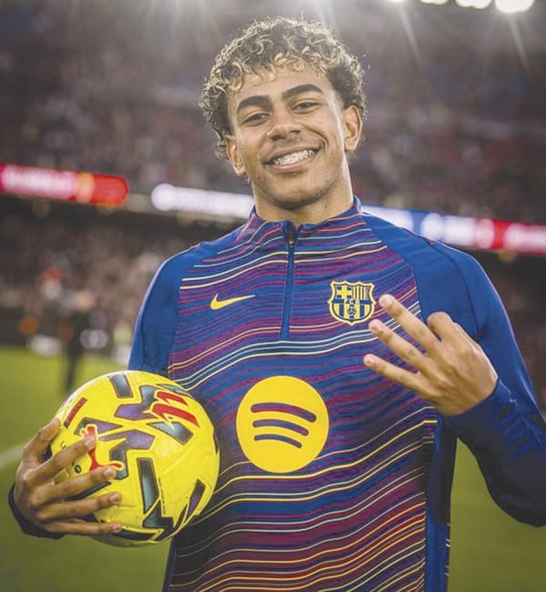¡LAMINE YAMAL SE LUCE CON HAT-TRICK EN EL BARCELONA!