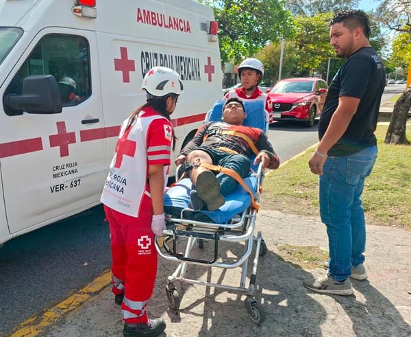 ¡MOTOCICLISTA HERIDO POR TRANCAZO CONTRA AUTO KIA!