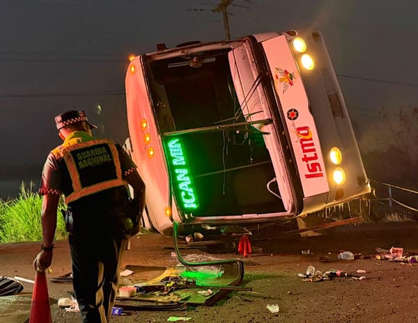 ¡OTRA TRAGEDIA! - MUEREN MAMÁ E HIJA EN CAMIONAZO