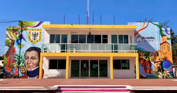 ¡CIVILES LE PEGAN CORRETIZA A PAREJA DE COBRADORES ABUSIVOS!