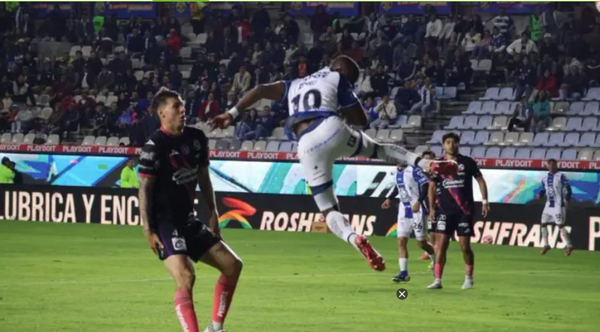 ¡VENCE PACHUCA A PUEBLA PESE A EXPULSIÓN!