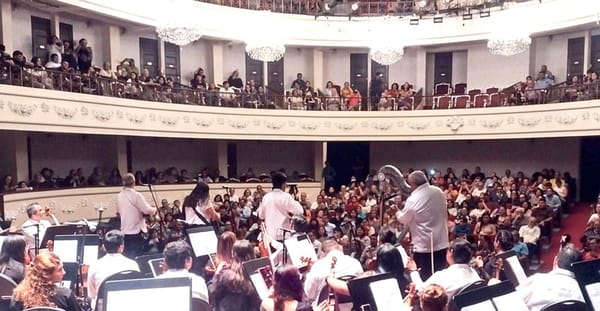 COMPARTEN ESCENARIO SINFÓNICA ´DANIEL AYALA´ Y DELFINO GUERRERO CON LOS TIGRES DE LA COSTA