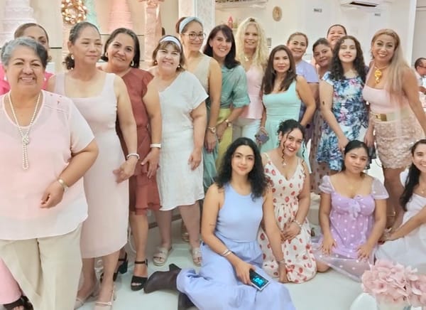 GIGY ROSALES DE MANTELES LARGOS