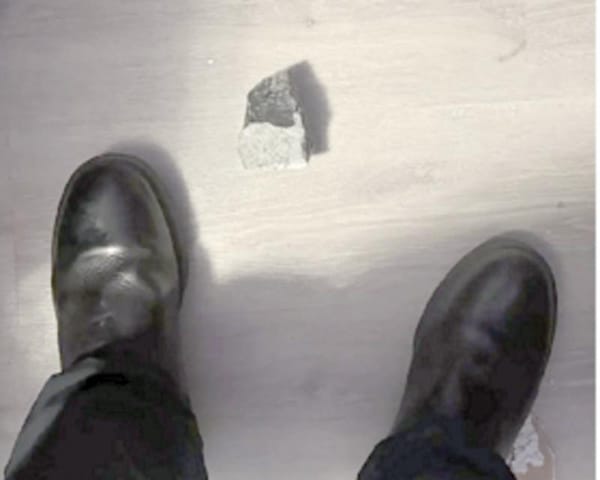 ¡METEORITO ATRAVIESA EL TECHO DE UNA CASA CERCA DE HOUSTON!