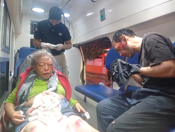 ¡MAMÁ Y SU HIJO ARROLLADOS POR MOTOCICLISTA EN CHIVERÍA!