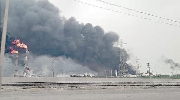 ¡BOMBARDEAN PLANTA NUCLEAR Y ZONA PETROQUÍMICA DE IRÁN!