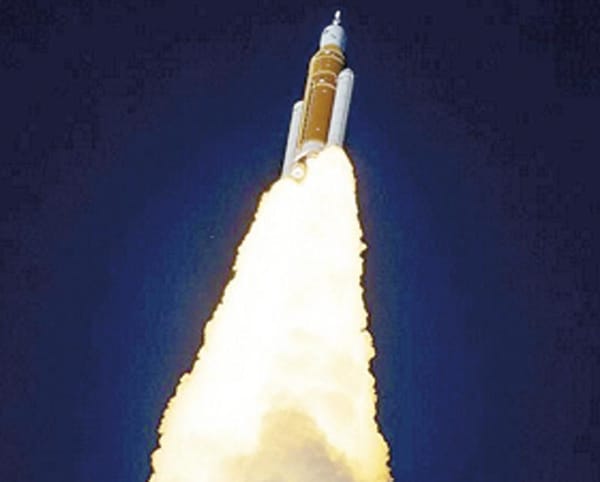 ¡LANZA NASA MISIÓN ARTEMIS II QUE ORBITARÁ LA LUNA!