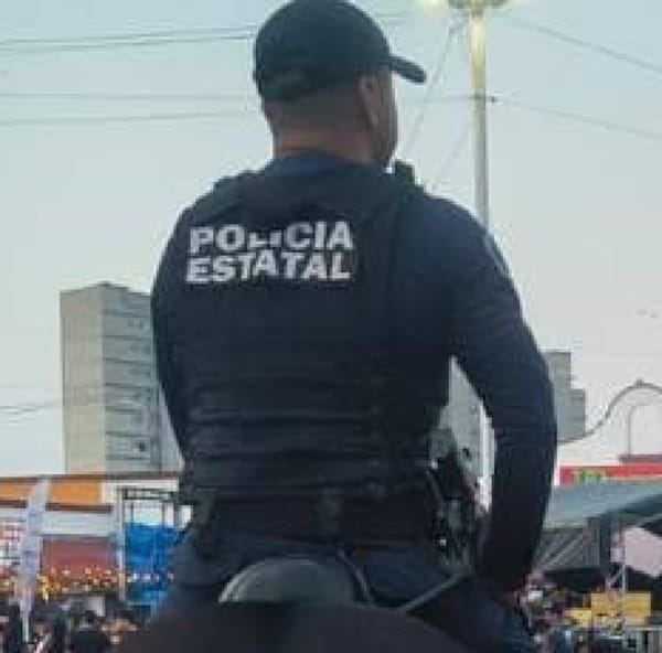 ¡ABUELITO ENSEÑA SUS MISERIAS ARRIBA DE LA MOTO!