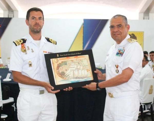 ¡FUERON A LA NAVAL! - LOS GUARDIAMARINAS DEL ELCANO