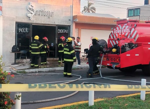 ¡SE INCENDIA COCINA EN EL REFORMA!